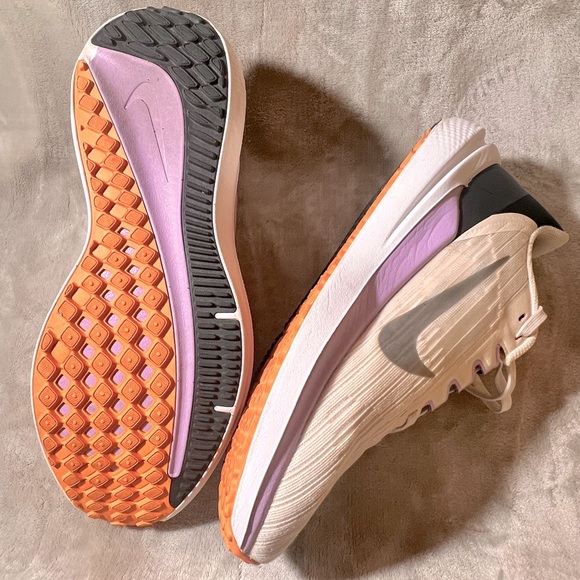 Nike Winfi 09, tan and lavender running sneakers like new - Picture 1 of 6